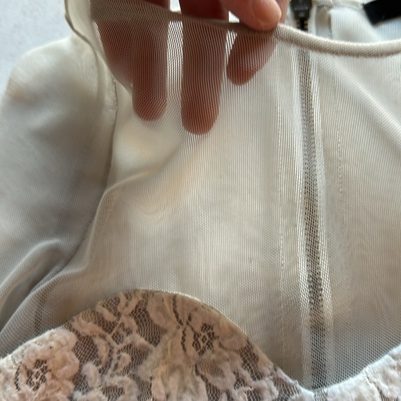 Sexy Top by Joes Jeans with a sheer upper half/sleeves and lace bottom size XS - Picture 5 of 7